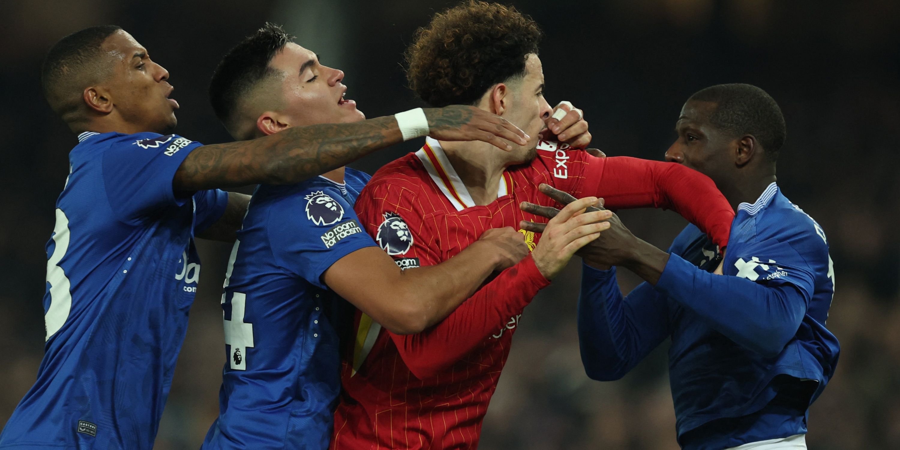 Set-piece & duel udara; transisi sayap